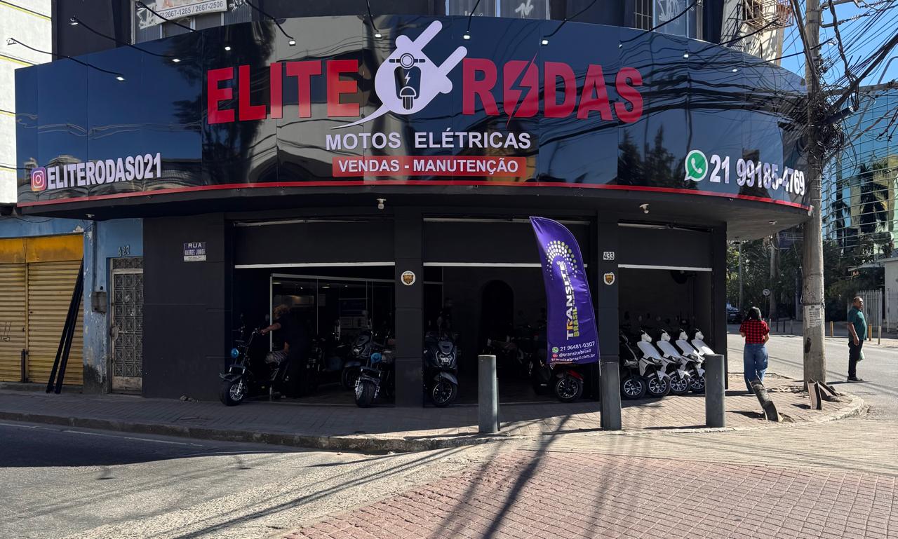 Exterior da loja Elite Rodas com fachada e identidade da marca